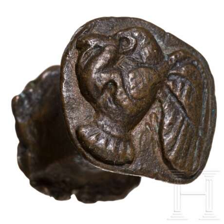 Fünf Abdrücke von Siegeln auf Ton, Tonmodel und Bronzepunze mit Raubvogel, griechisch, spätantik und frühislamisch, 3. Jhdt. v. - 8. Jhdt. n. Chr. - фото 3