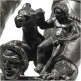 Zwei spiegelgleiche Jochbeschläge mit Erot auf Panther und Satyrmaske, Bronze, römisch, spätes 1. - Mitte 3. Jhdt. n. Chr. - фото 7