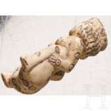 Erotischer Würfel in Gestalt einer hockenden Frau aus Bein, römisch, 2. - 3. Jhdt. n. Chr. - Foto 3