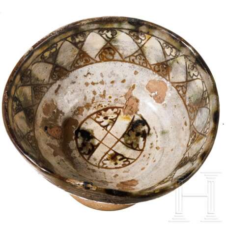 Glasierte Schale mit Standring, Sgraffito-Ware, mittelbyzantinisch, 11. Jhdt. n. Chr. - фото 2