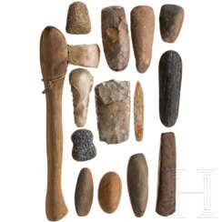 14 jungsteinzeitliche Steinwerkzeuge, meist Beile, um 4. - 3. Jtsd. v. Chr.