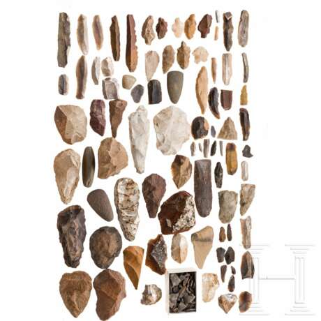 Große Sammlung Steinwerkzeuge, Klingen, Schaber, Abschläge u.a., Altsteinzeit bis Jungsteinzeit, ca. 500000 - 2000 v. Chr. - Foto 1