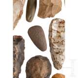 Große Sammlung Steinwerkzeuge, Klingen, Schaber, Abschläge u.a., Altsteinzeit bis Jungsteinzeit, ca. 500000 - 2000 v. Chr. - фото 2