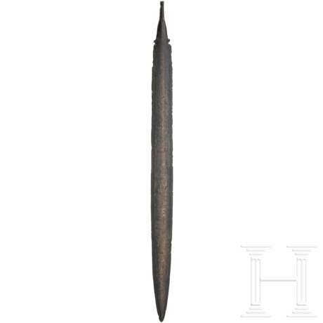 Griffangelschwert aus Bronze, Urnenfelderzeit (Stufe Hallstatt A), Westeuropa, 11. - 10. Jhdt. v. Chr. - photo 1