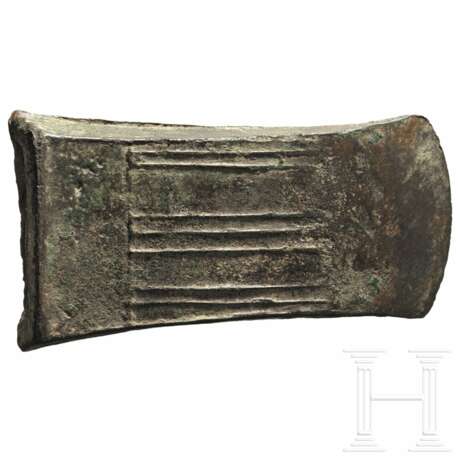 Bronzenes Tüllenbeil, südsibirisch, 9. - 6. Jhdt. v. Chr. - фото 1
