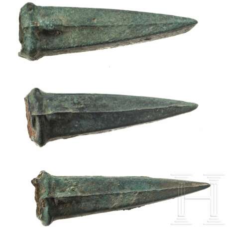 Drei Bronzebeile Typ Dahouet, bretonisch, späte Bronzezeit bis frühe Eisenzeit Westeuropas, 10. - 5. Jhdt. v. Chr. - photo 3