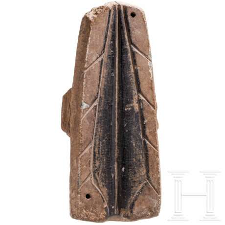 Steinerne Hälfte einer Gussform für eine Lanzenspitze, späte Bronzezeit, 12. - 9. Jhdt. v. Chr. - Foto 1