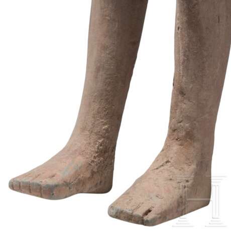 Figur eines stehenden nackten Mannes, China, Han-Dynastie, um 150 v. Chr. - Foto 5