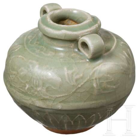 Kleines Longquan-Seladon-Väschen, China, wohl Ming-Dynastie - фото 3