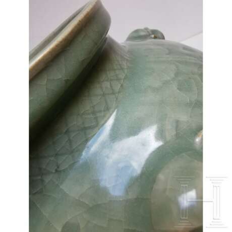 Lonquan-Seladon-Vase mit Grotesken, China, wohl Yuan-Dynastie - фото 8