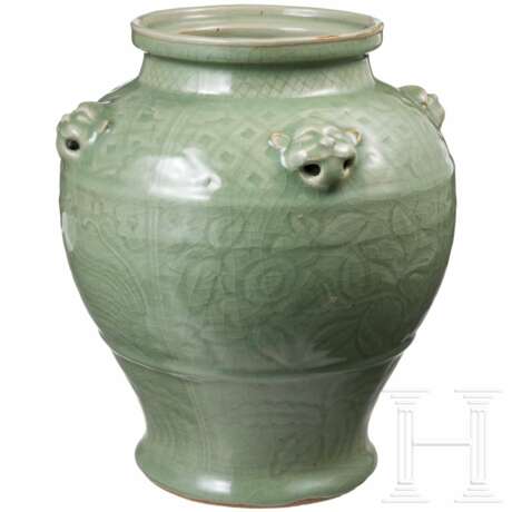 Lonquan-Seladon-Vase mit Grotesken, China, wohl Yuan-Dynastie - Foto 18