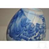Blau-weiße Vase mit Seenlandschaft, China, wohl Kangxi-Periode (18. Jhdt.) - фото 5