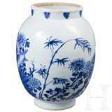 Große blau-weiße Vase mit Blumendekor, wahrscheinlich Kangxi-Periode (Anfang 18. Jhdt.) - Foto 21