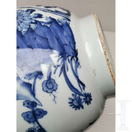 Große blau-weiße Vase mit Blumendekor, wahrscheinlich Kangxi-Periode (Anfang 18. Jhdt.) - Foto 2