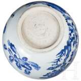 Große blau-weiße Vase mit Blumendekor, wahrscheinlich Kangxi-Periode (Anfang 18. Jhdt.) - Foto 6