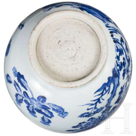 Große blau-weiße Vase mit Blumendekor, wahrscheinlich Kangxi-Periode (Anfang 18. Jhdt.) - фото 6