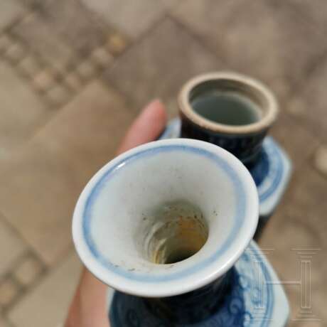 Fünf kleine blau-weiße Vasen aus dem Vung-Tau Schiffs, China, wohl Kangxi-Periode - фото 4