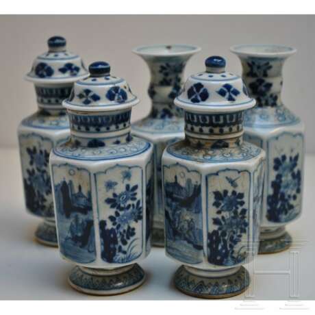 Fünf kleine blau-weiße Vasen aus dem Vung-Tau Schiffs, China, wohl Kangxi-Periode - Foto 13
