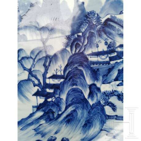 Große blaue-weiße Schale mit Seen- und Berglandschaft, China, wohl 19./20. Jhdt. - фото 17