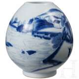 Blau-weiße Vase mit Berg- und Seelandschaft, China, wohl 19./20. Jhdt. - Foto 10