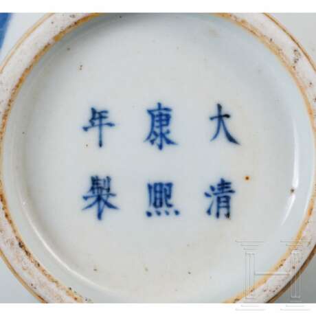 Blau-weiße Vase mit Berg- und Seelandschaft, China, wohl 19./20. Jhdt. - Foto 14