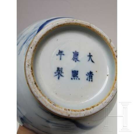 Blau-weiße Vase mit Berg- und Seelandschaft, China, wohl 19./20. Jhdt. - Foto 17