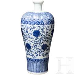 Große blau-weiße Meiping-Vase, China, 20. Jhdt.