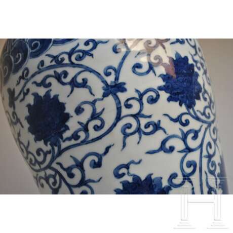 Große blau-weiße Meiping-Vase, China, 20. Jhdt. - фото 17