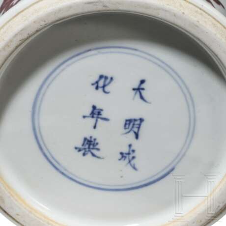 Große blau-weiße und kupferrote Drachenvase mit Chengua-Sechszeichenmarke, China, 20. Jhdt. - Foto 13