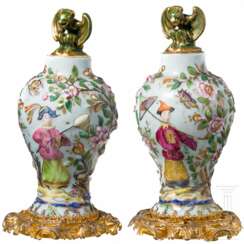 Ein Paar Fahua-Vasen für den chinesischen Markt, 20. Jhdt.