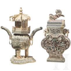 Zwei Vasen mit Aufsätzen aus Bein, China, 20. Jhdt.