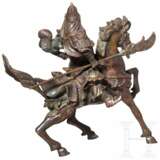 Bronzefigur eines Kriegers zu Pferd, China, um 1900 - photo 2