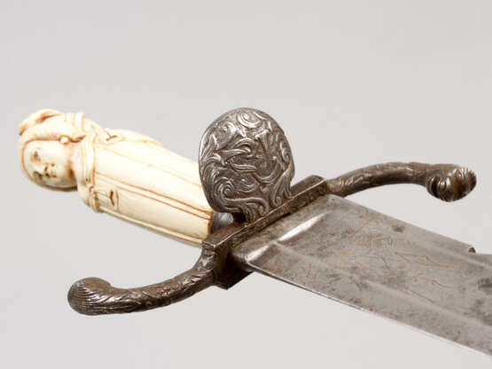 An European bowed sword - фото 2