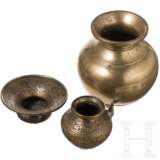 Gravierte Kanne, Lavabo und Lota-Vase aus Messing, Persien/Indien, 18./19. Jhdt. - фото 2