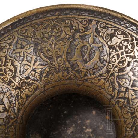 Gravierte Kanne, Lavabo und Lota-Vase aus Messing, Persien/Indien, 18./19. Jhdt. - photo 4