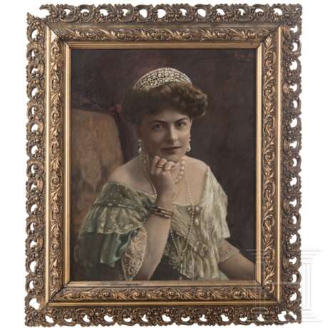 Porträt einer Prinzessin mit Diadem, mglw. Cecilie Auguste Marie Herzogin zu Mecklenburg-Schwerin/Kronprinzessin von Preußen, Berlin, datiert 1906 - photo 1
