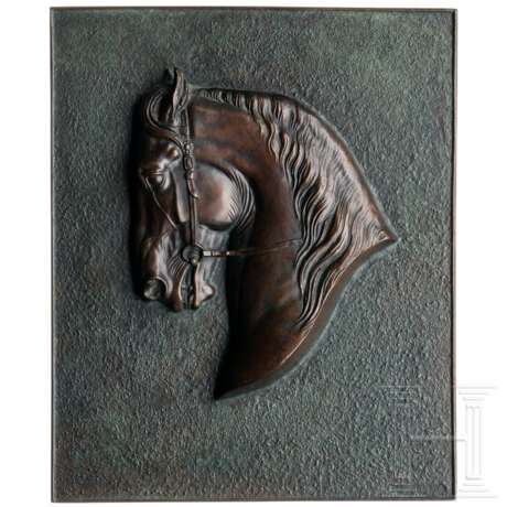 Theodor Kärner (1884 - 1966) - Bronzetafel mit Pferdekopf, 1950er Jahre - photo 1