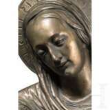 Maria mit Kind in Bronze, deutsch oder Italien, 20. Jhdt. - Foto 3
