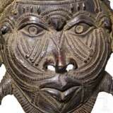Bronzene Maske der Bénin, Nigeria, 20. Jhdt. - Foto 5