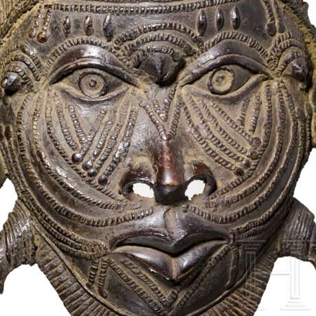 Bronzene Maske der Bénin, Nigeria, 20. Jhdt. - фото 5
