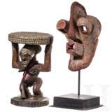 Karyatidenhocker und Kifwebe-Maske der Songye, Kongo - photo 1