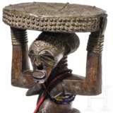 Karyatidenhocker und Kifwebe-Maske der Songye, Kongo - фото 4