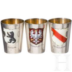 Drei silberne Wodkabecher mit emaillierten Stadtwappen der Städte Berlin, Frankfurt und Straßburg, Österreich, Wien, Georg Adam Scheid, um 1920