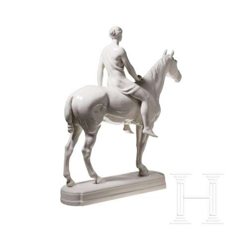 Amazone zu Pferd, Louis Tuaillon, 1890 - 1895 (Entwurf), KPM, 1924 - photo 3