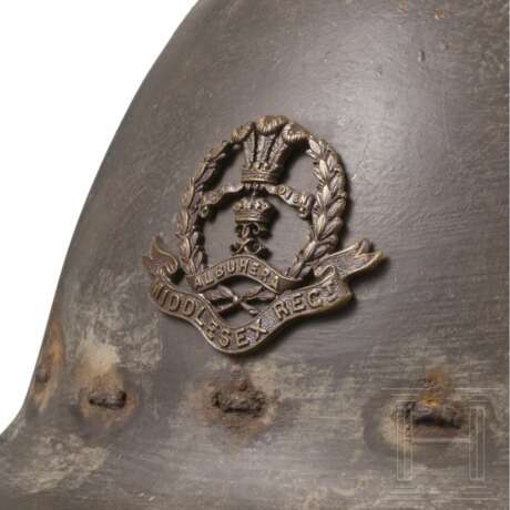 Stahlhelm mit britischem Emblem, 1. Hälfte 20. Jhdt. - Foto 6