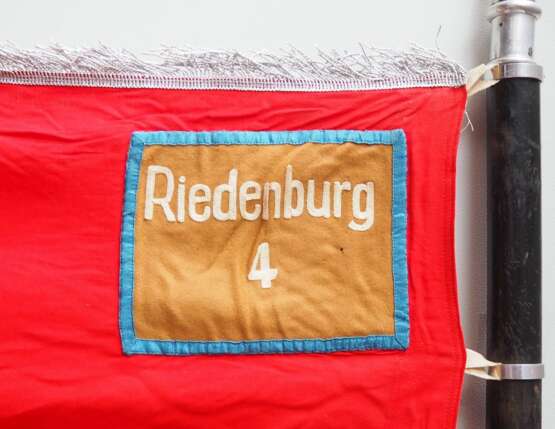 Deutsche Arbeitsfront (DAF): Fahne der Ortsgruppe "Riedenburg 4". - Foto 2