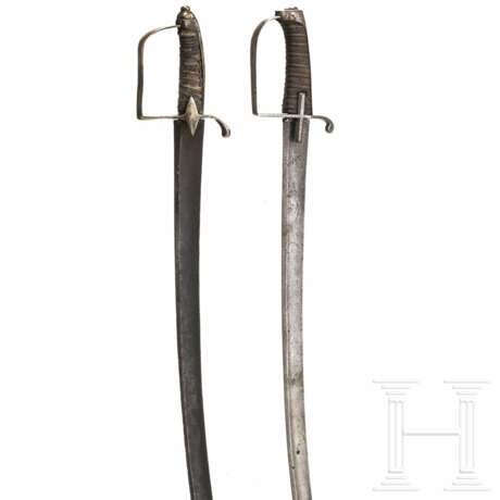Zwei Säbel für Angehörige der Kavallerie, 18./19. Jhdt. - Foto 3