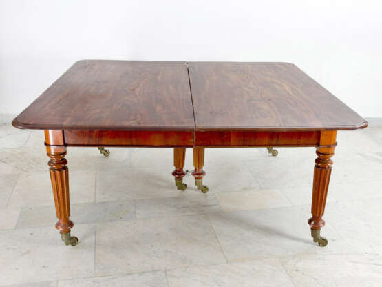 A large extendeble Victorian dinning table - photo 2