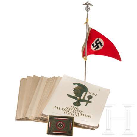 Patriotische Zigarettendose, Tischstander und Zeitschriften "Die Kunst im Dritten Reich" - photo 1
