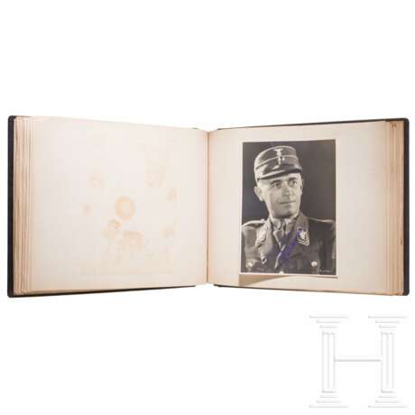 Zwei Fotoalben mit 235 Aufnahmen eines Leichtathleten, u.a. Training und Vorbereitung auf die Olympischen Spielen 1936, mit einer signierten Fotokarte von Hans von Tschammer und Osten - photo 11